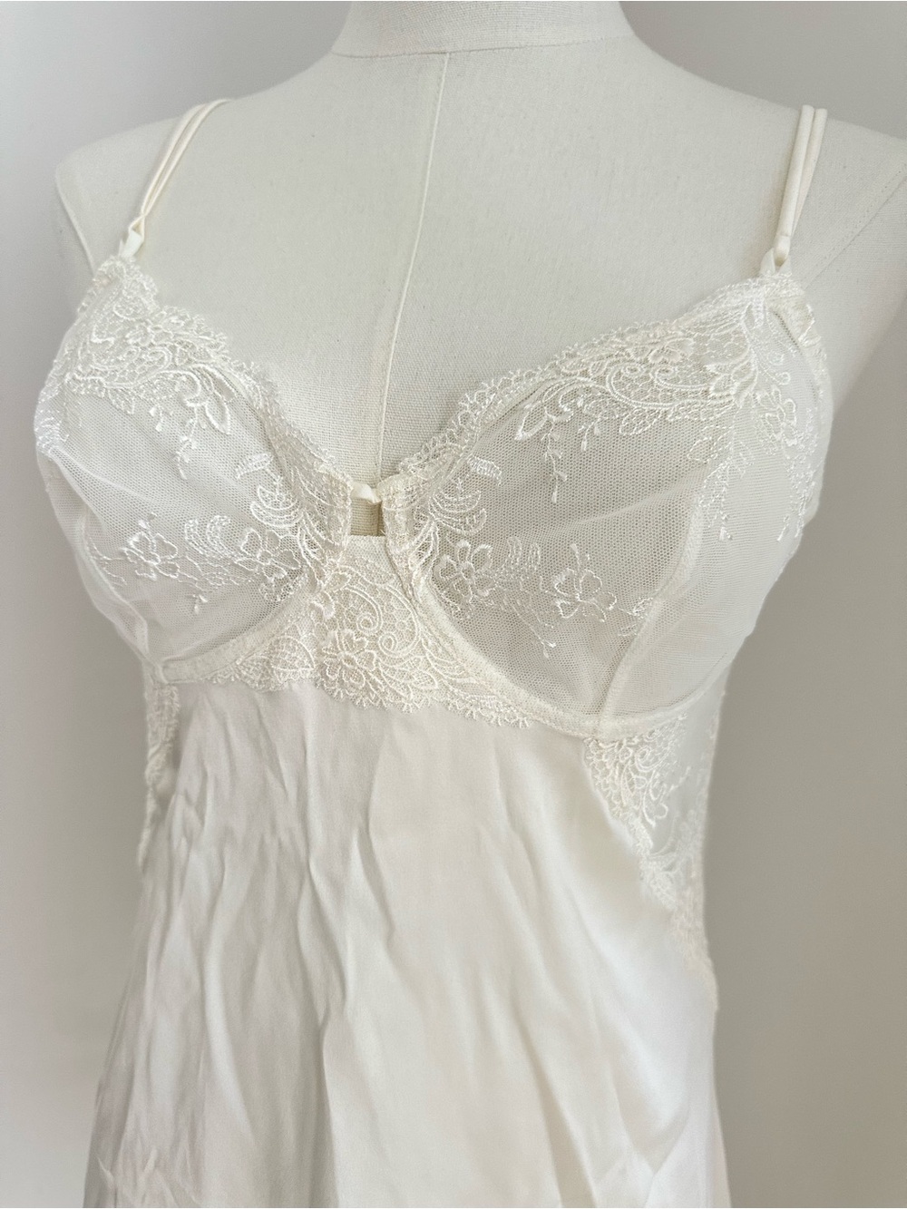 New🤍La Perla white/ Ivory Silk and Lace bridal slip dress. #100 - Picture 13 of 14